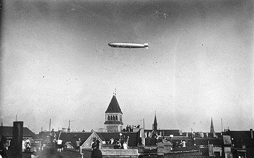Zeppelin über dem Ehrenfeld